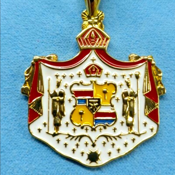 14k Hawaiian Coat of Arms Pendant Necklace Set 2mm - Picture 8 of 13